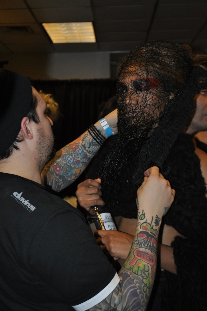 BAckstage Make up Runway Ev Bessar